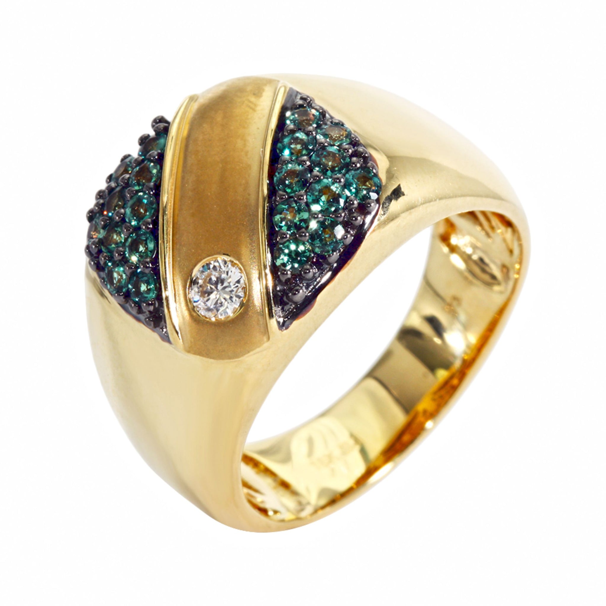 Alexandrite White Diamonds Ring Set in 18kt Yellow Gold – Gold